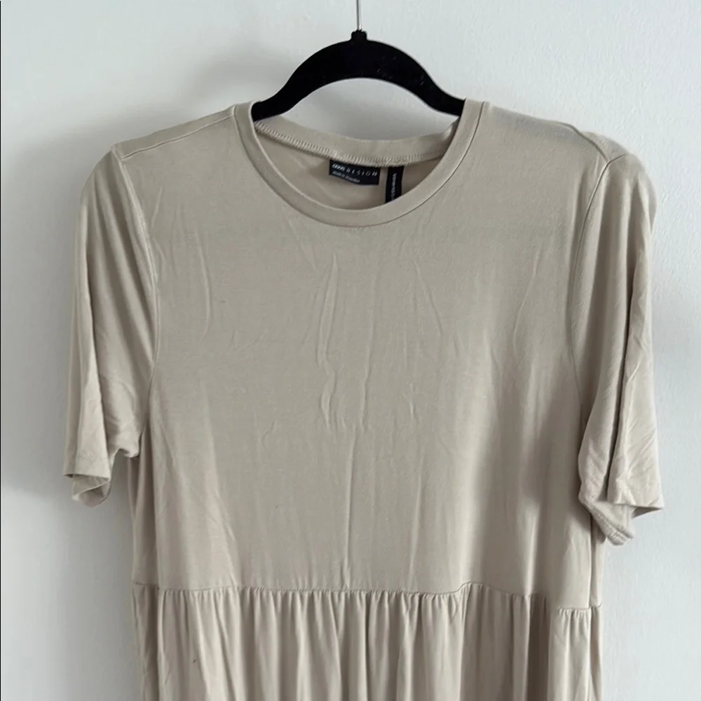 ASOS Design beige tiered maxi dress - Picture 2 of 5